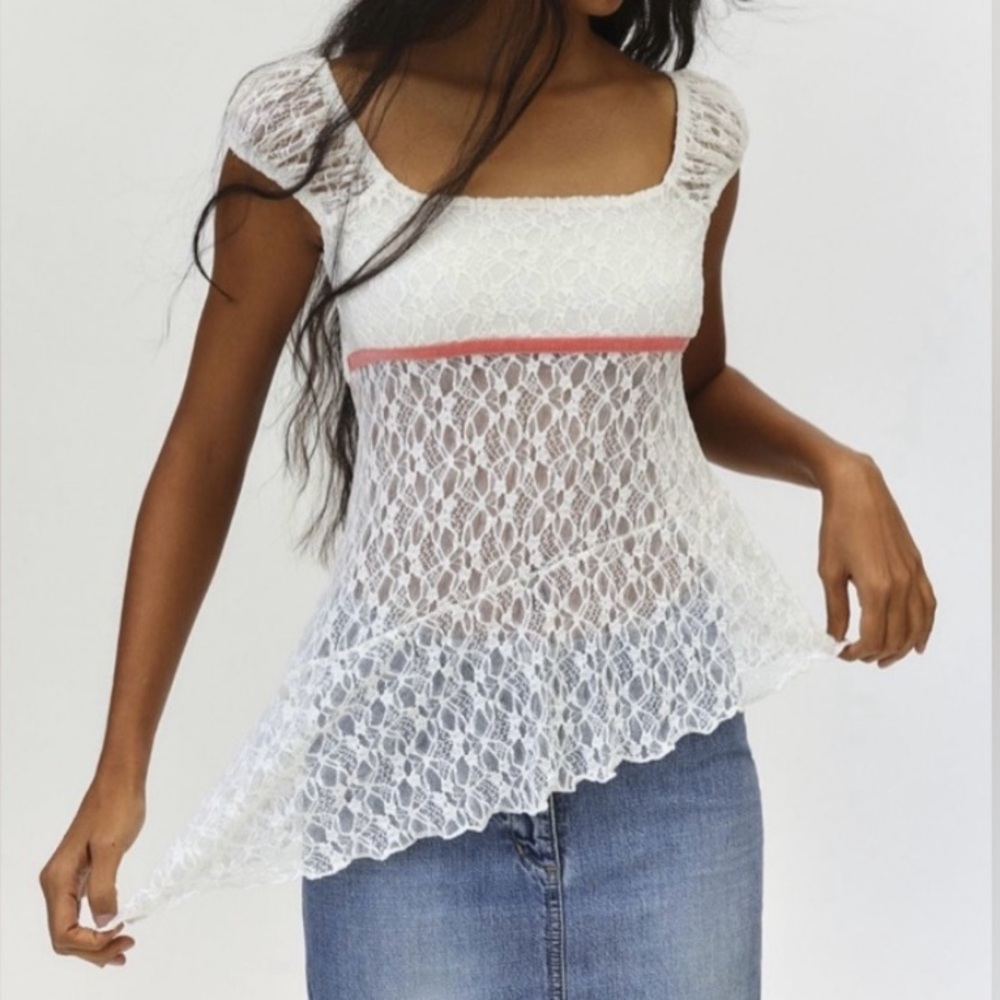 🟠NWT KIMCHI BLUE Penelope Lace Keyhole Back Asymmetric Top in Ivory